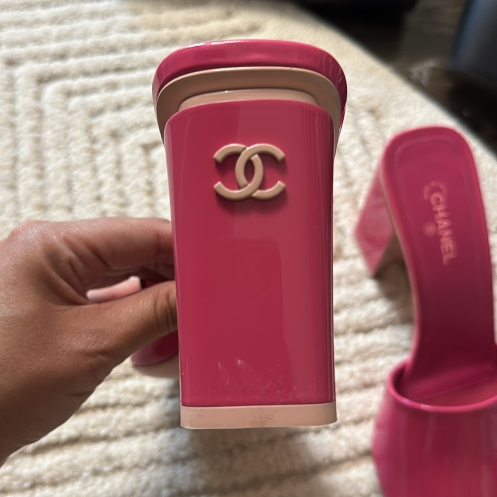 BNLimited Edition Polly Pocket Chanel CC Patent Calfskin Pink Mules sz40!Fit 8.5 - Picture 2 of 5